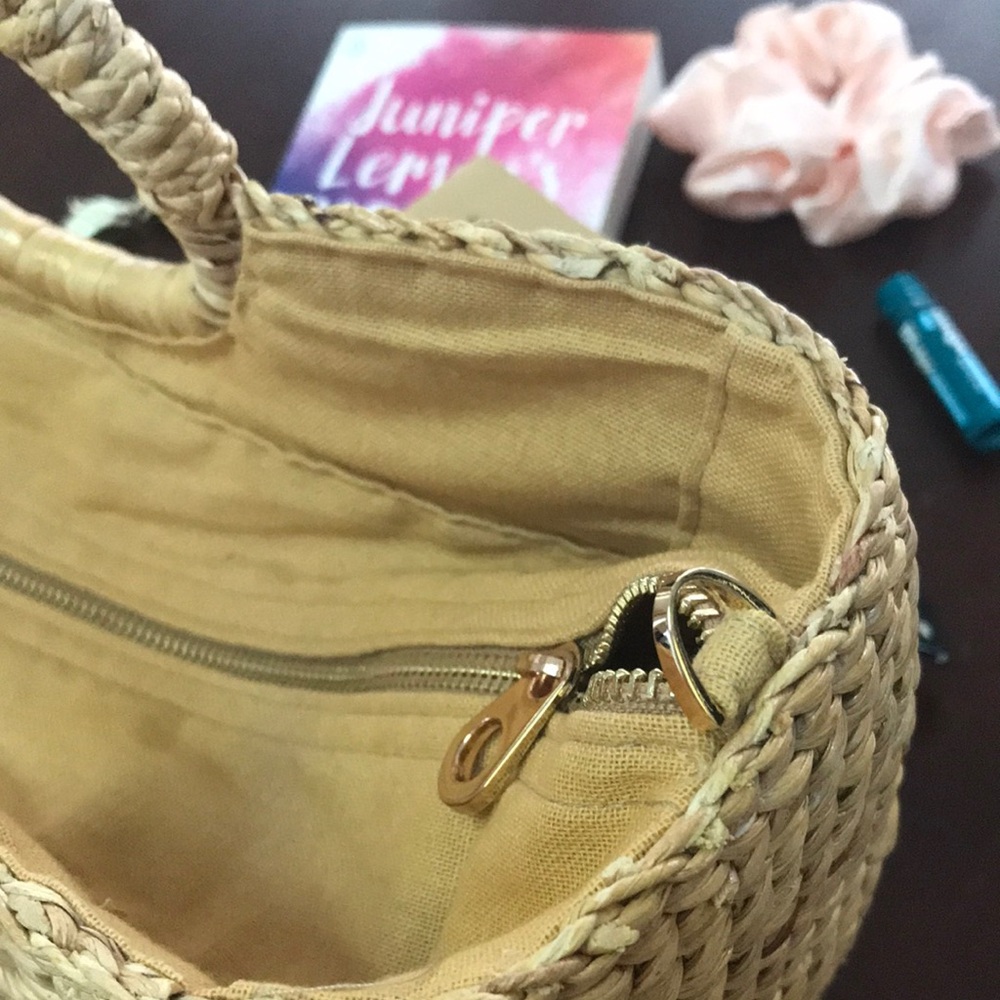 Woven Raffia Straw Tote Bag - Large - Picture 3 of 10